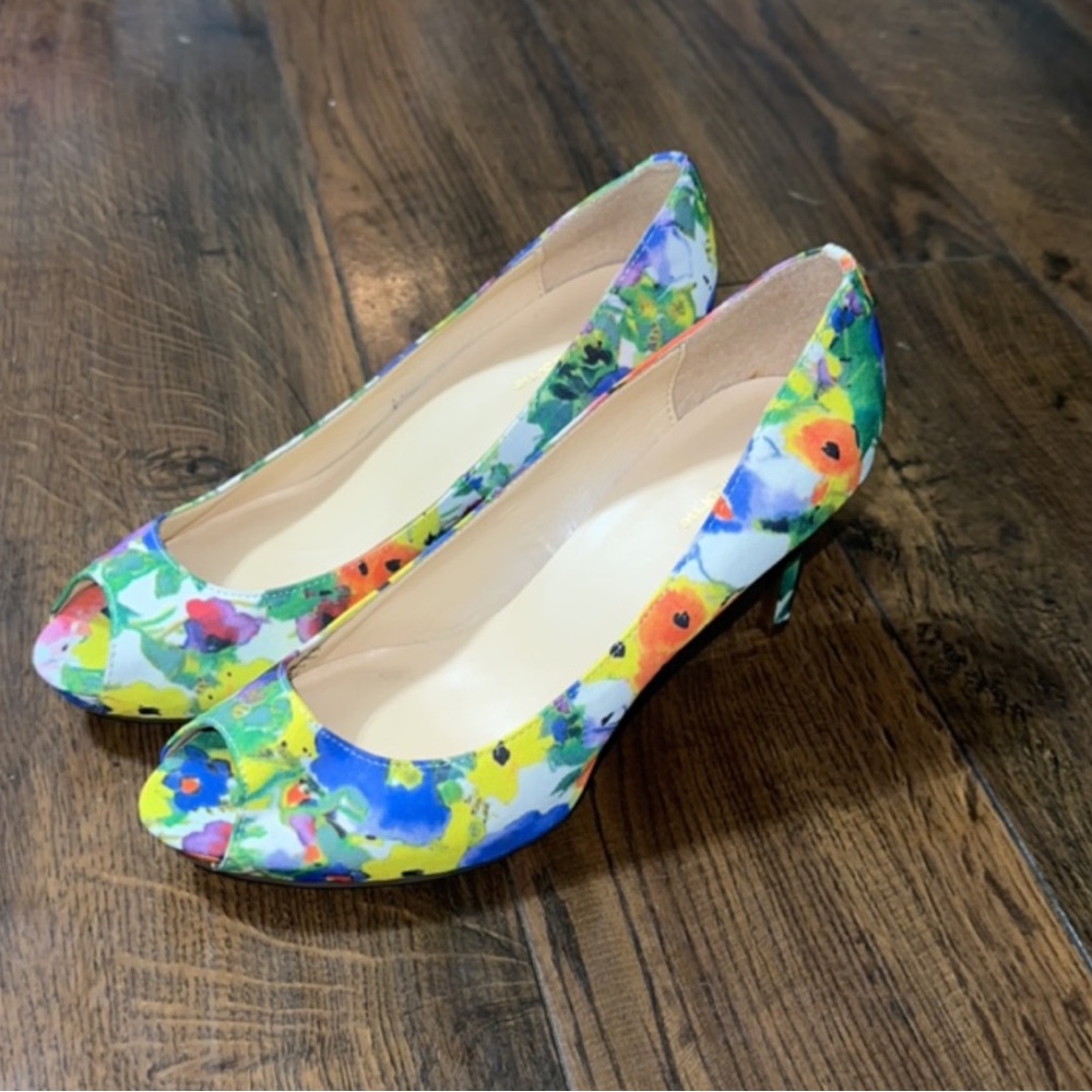 Gorgeous Liz Claiborne statement heels!